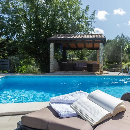 Ada - Labin, Kapelica Vikendica Labin (Istria)