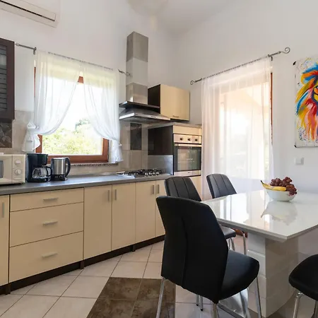 Ada - Labin, Kapelica * Labin (Istria)