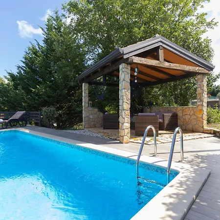 Ada - Labin, Kapelica Vikendica Labin (Istria)