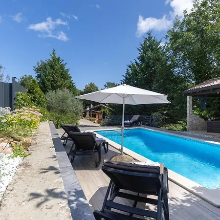 Ada - Labin, Kapelica Vikendica Labin (Istria)